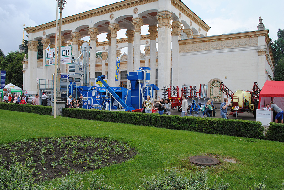 Стенд Аэромех на выставке АГРО-2014 возле 4 павильона ВДНХ