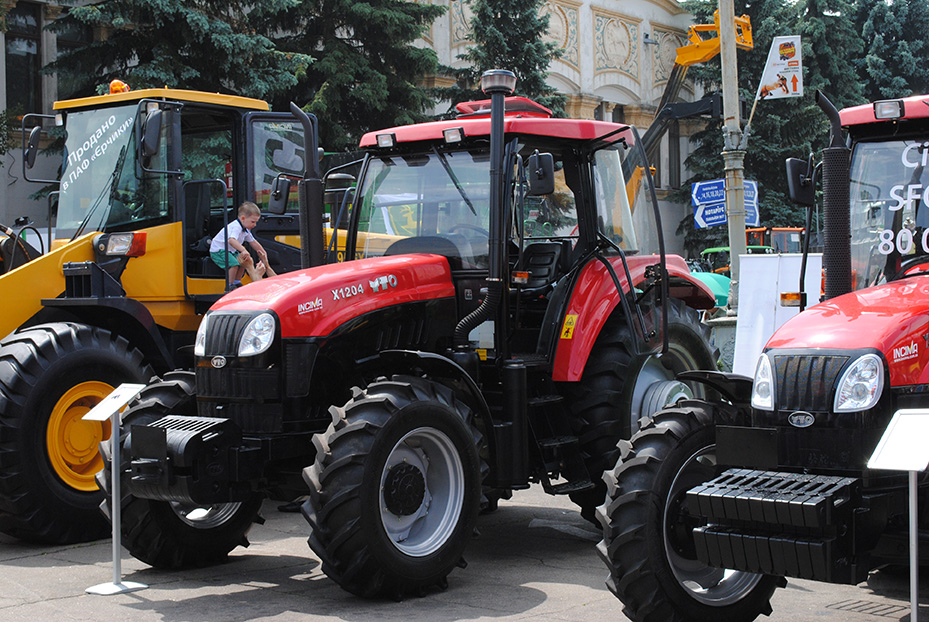 Трактора на выставке Агро-2014